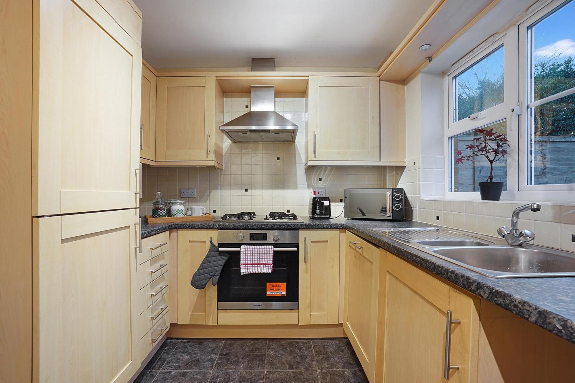 Comfortable Stylish Townhouse In Ashford Sleeps 5 Netflix 2 Parking Spaces Perfect For Contractors And Families Exteriér fotografie