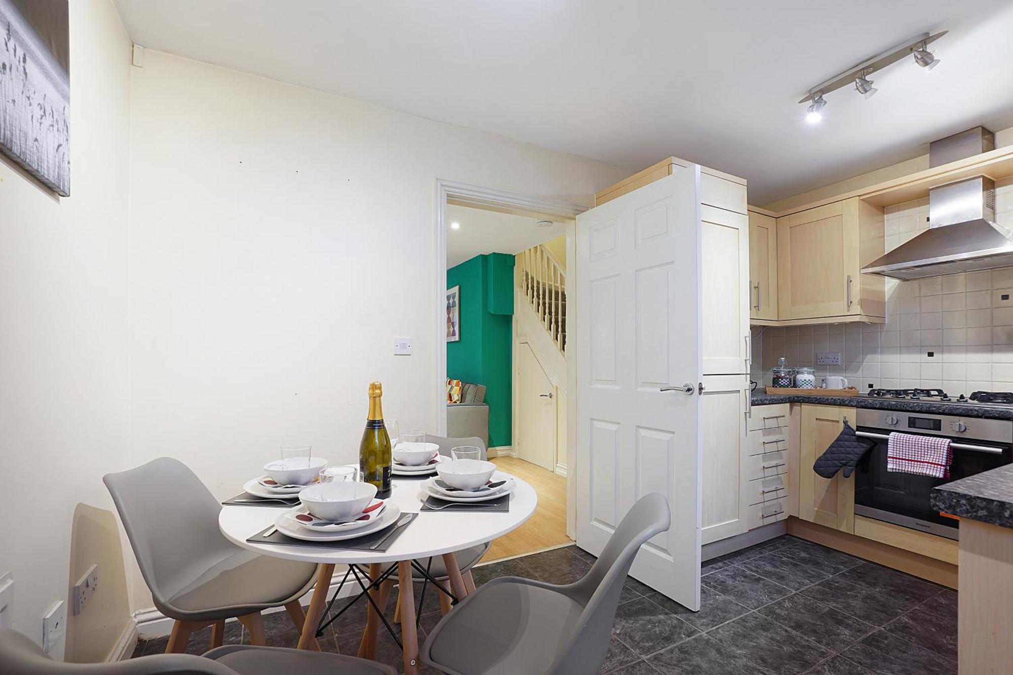 Comfortable Stylish Townhouse In Ashford Sleeps 5 Netflix 2 Parking Spaces Perfect For Contractors And Families Exteriér fotografie